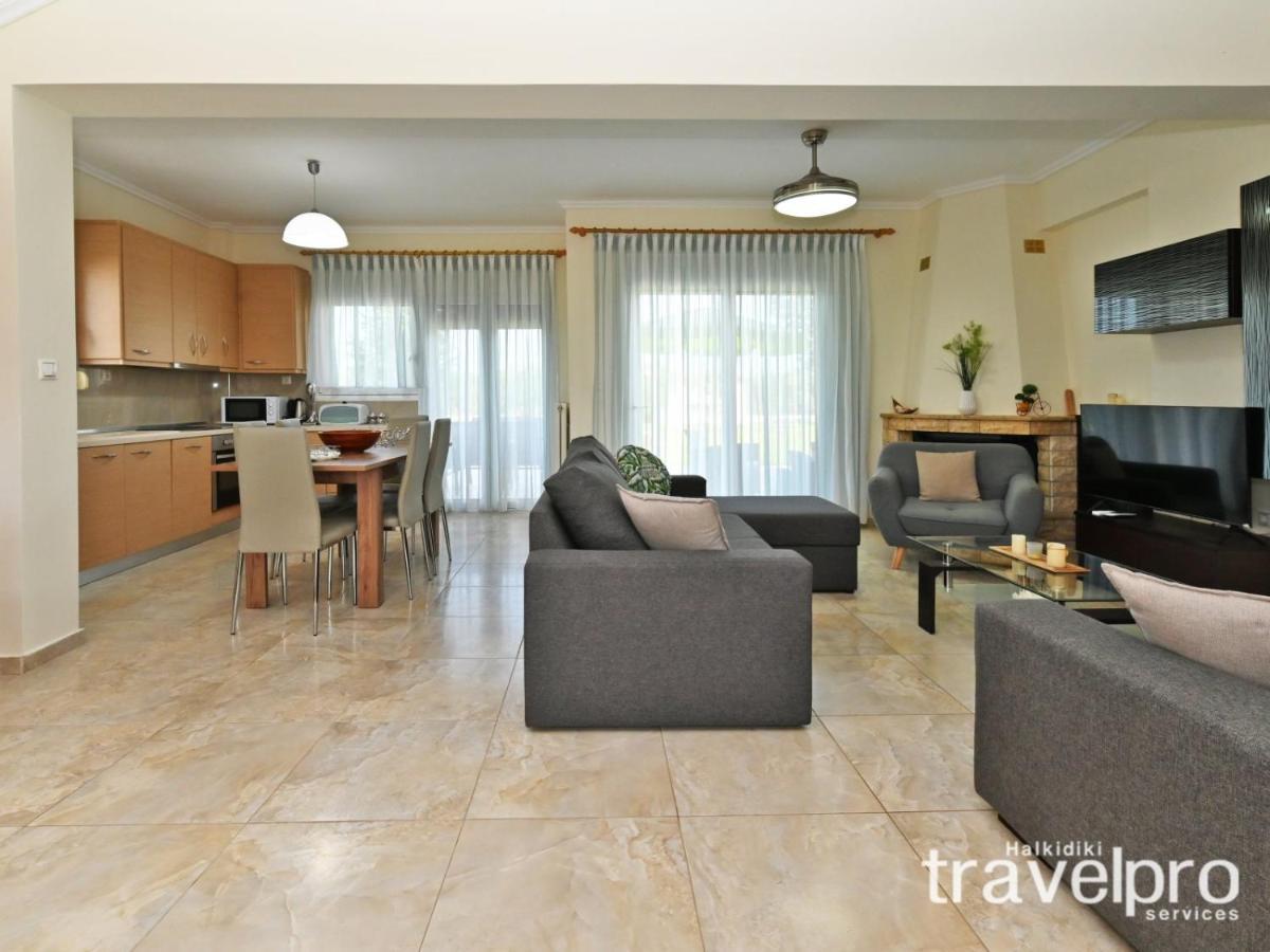 Villa Iris By Rentalspro Services - Agios Mamas Beach 외부 사진