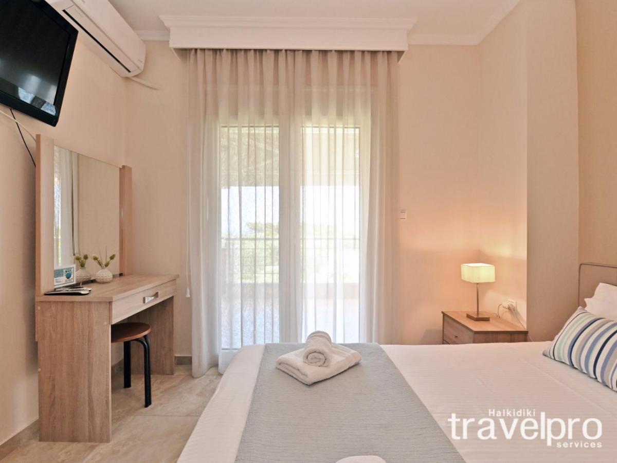 Villa Iris By Rentalspro Services - Agios Mamas Beach 외부 사진
