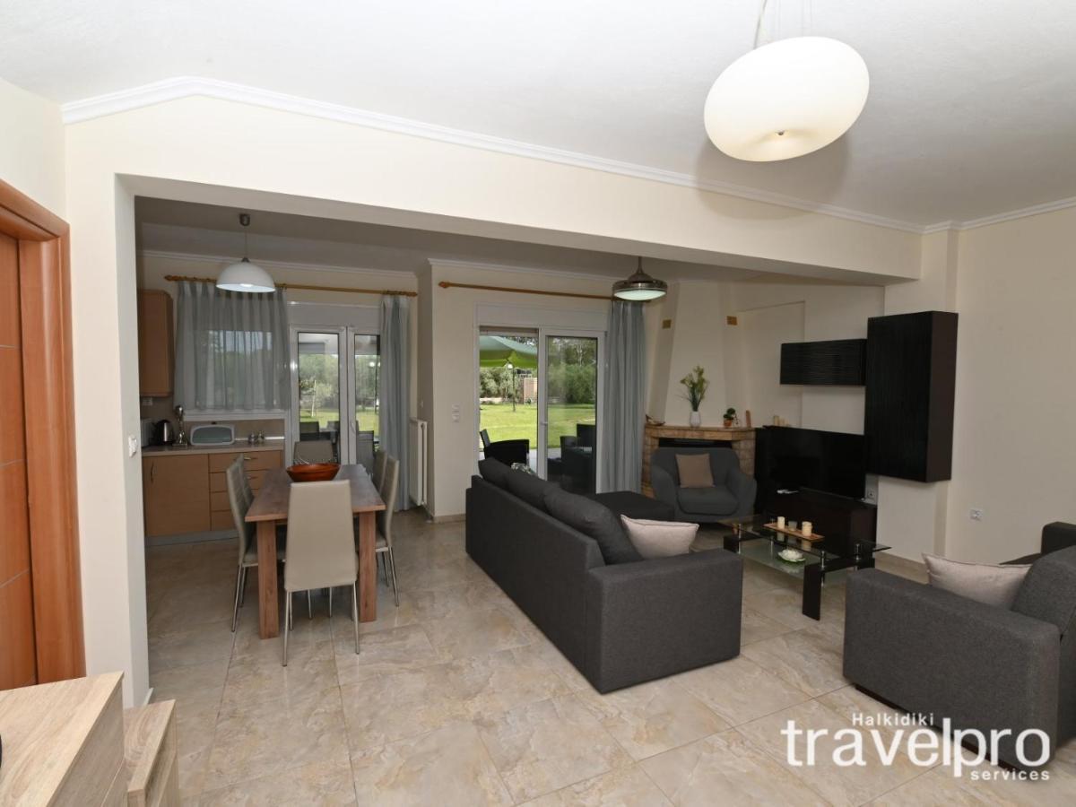 Villa Iris By Rentalspro Services - Agios Mamas Beach 외부 사진